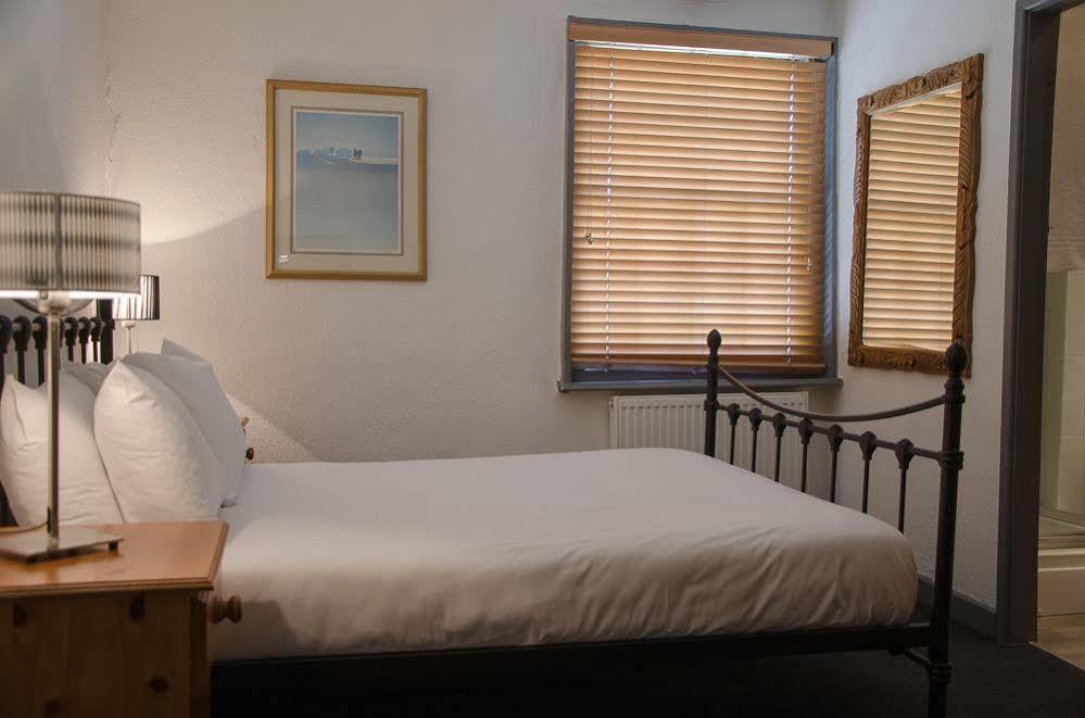 The White Lion 3*