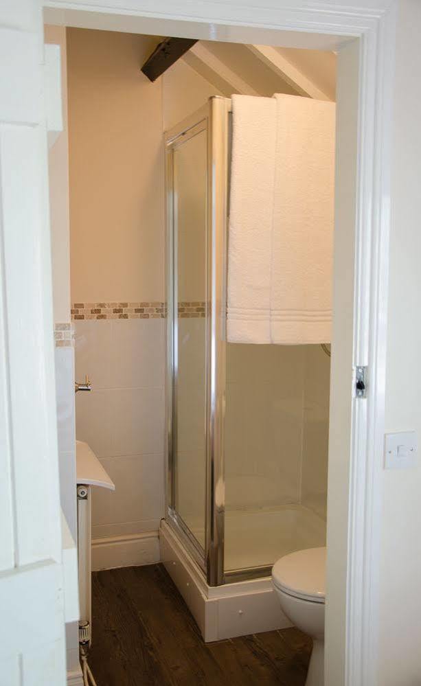 The White Lion 3*